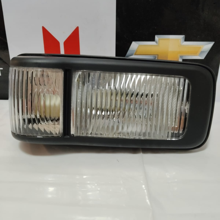 Farol LATERAL RH  NPR,NKR, 2009.