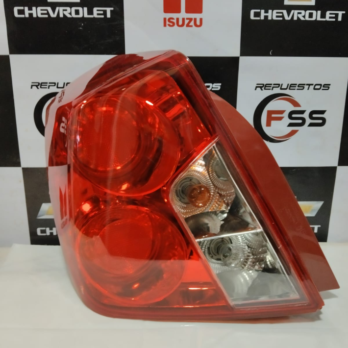 Farol Trasero LH. Optra 1.8 2006 en ADELANTE.