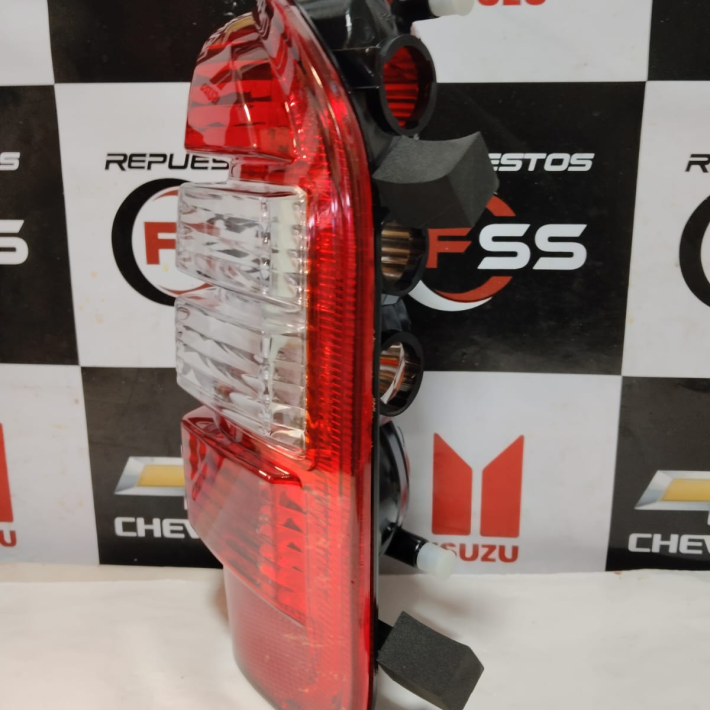 Farol Trasero RH. S10  Apache 2009 en Adelante.