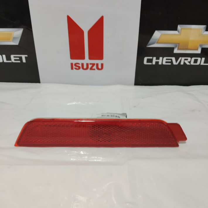 REFLECTANTE PARACHOQUE TRASERA RH. CAMARO 10/17. ORIGINAL