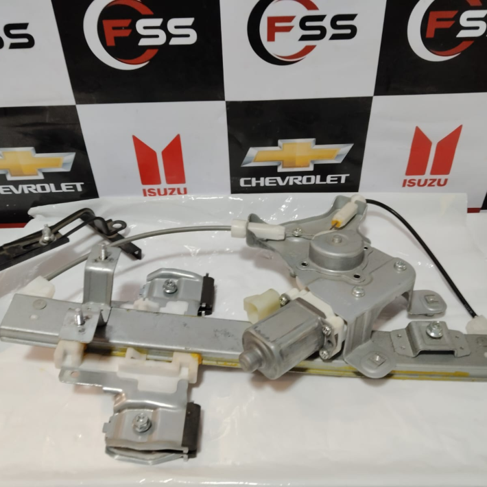 CREMALLERA ALZA VIDRIO PUERTA TRASERA RH. SILVERADO 07/14